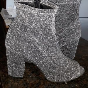 Sparkle silver ankle bootie